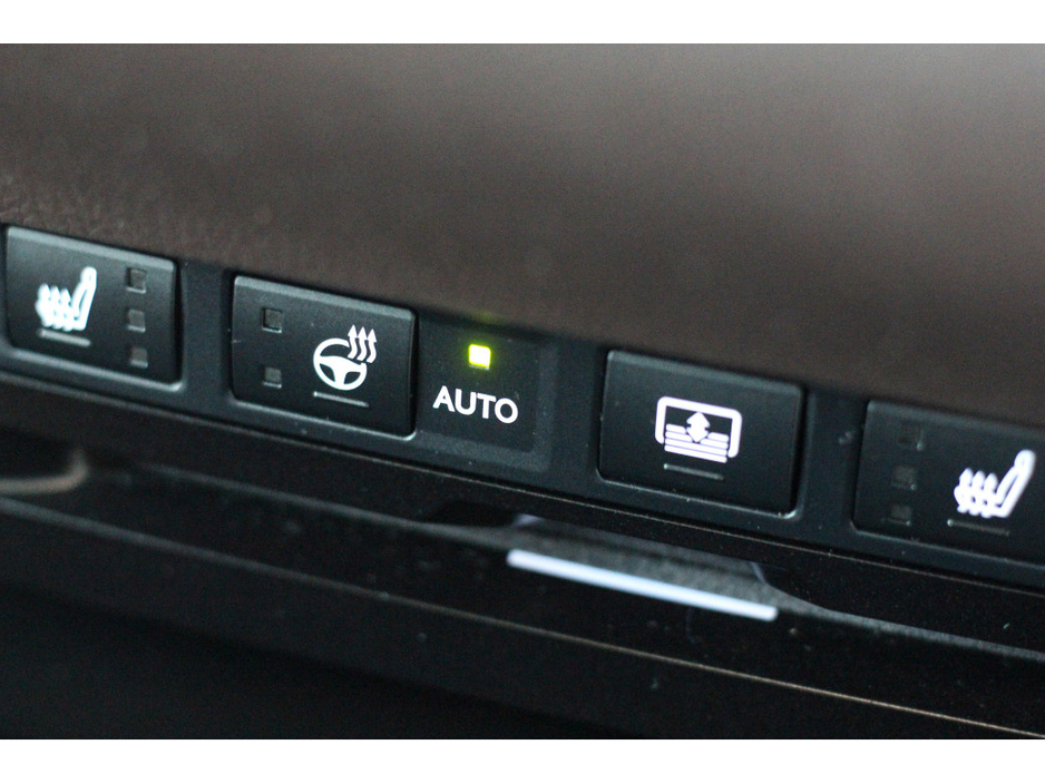 2021 Lexus ES 300 H - image 31