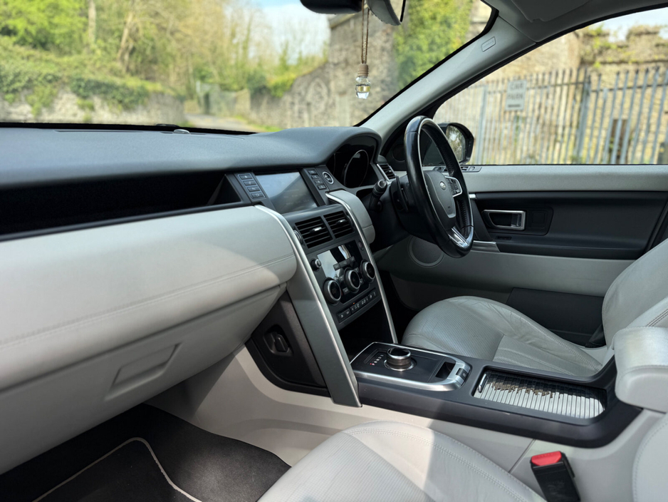 2017 Land Rover Discovery Sport - image 11