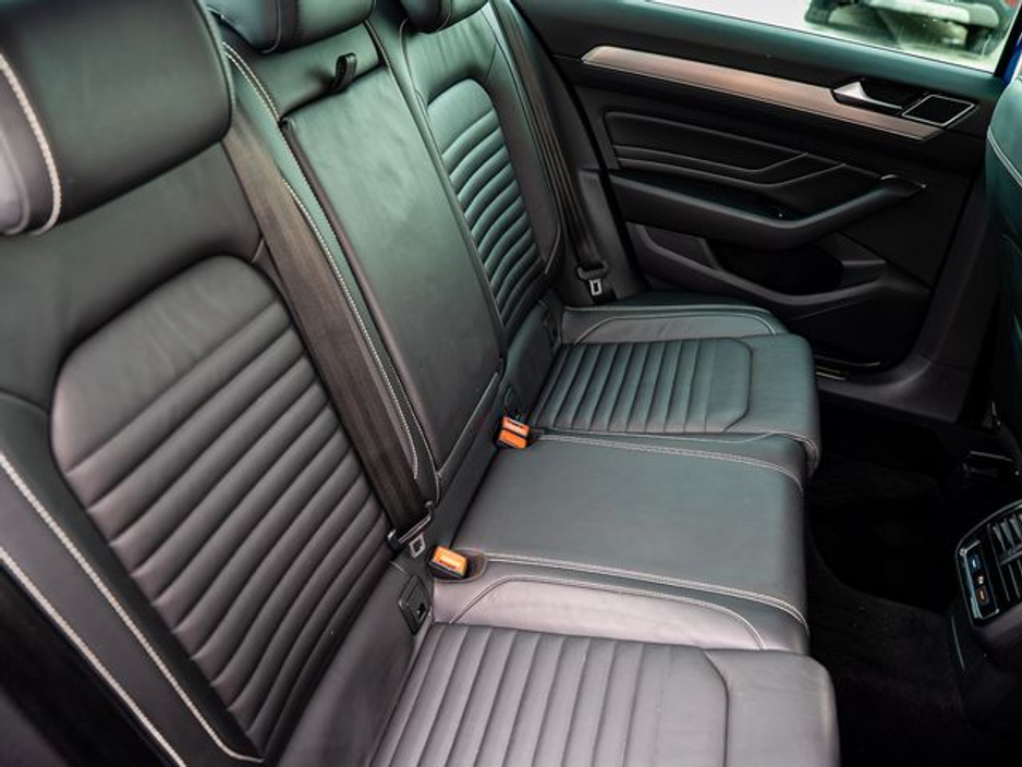 2020 Volkswagen Passat - image 11