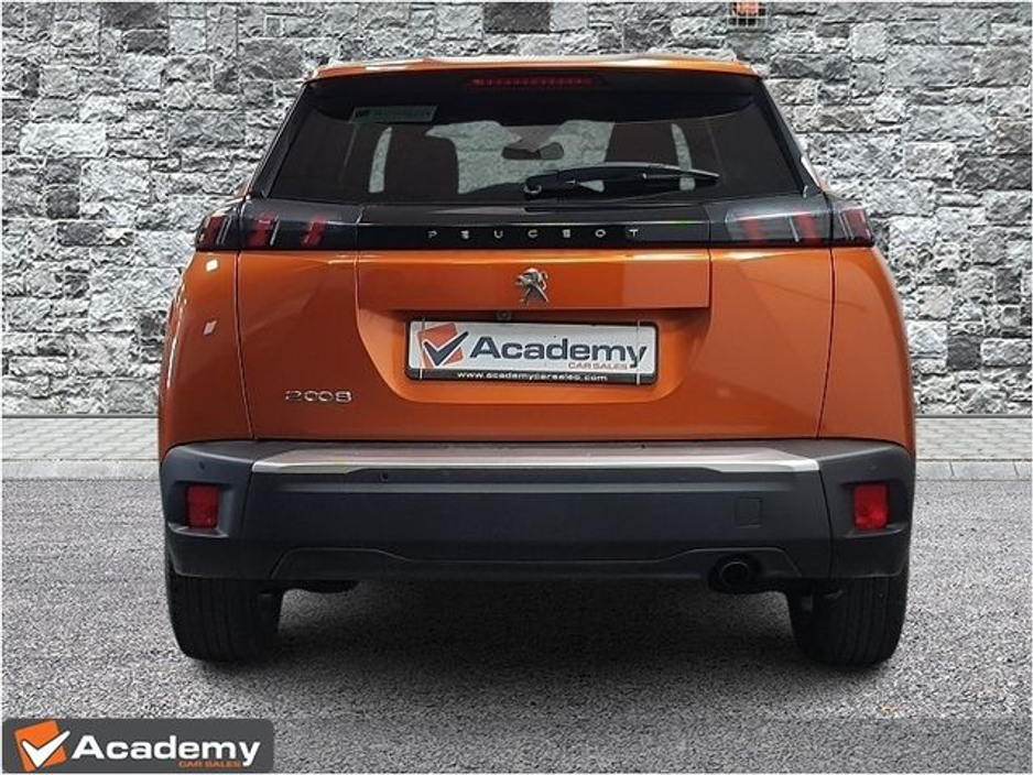 2023 Peugeot 2008 - image 7