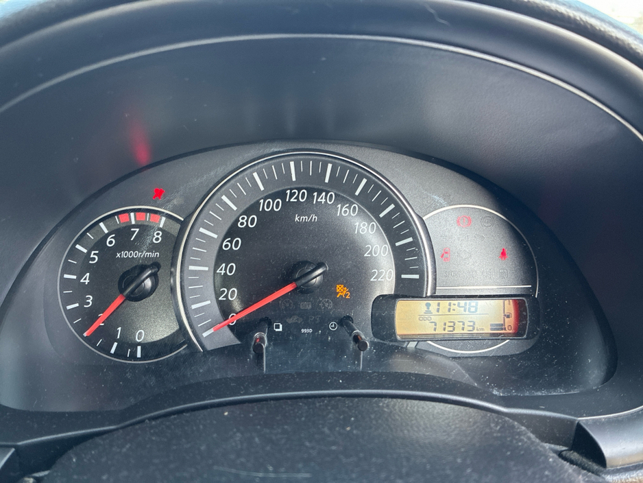 2015 Nissan Micra - image 16