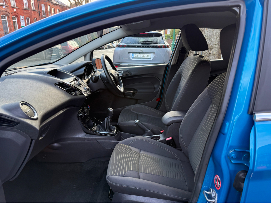 2015 Ford Fiesta - image 10