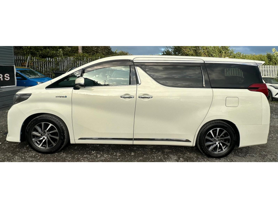 2015 Toyota Alphard Executive Lounge 2.5 Petrol Hybrid €38,995