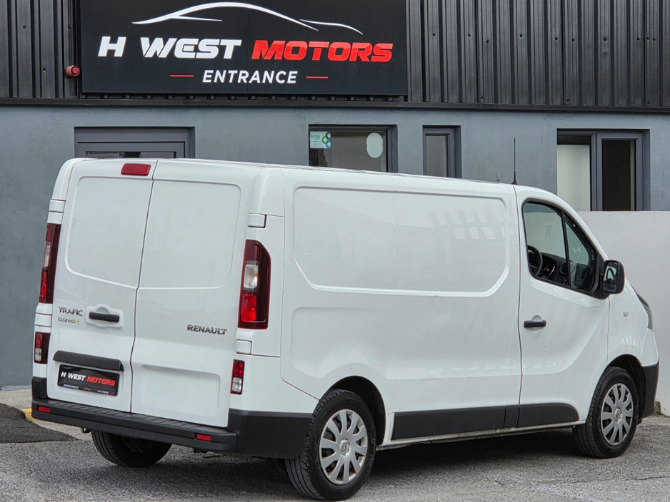 2021 Renault Trafic - image 3