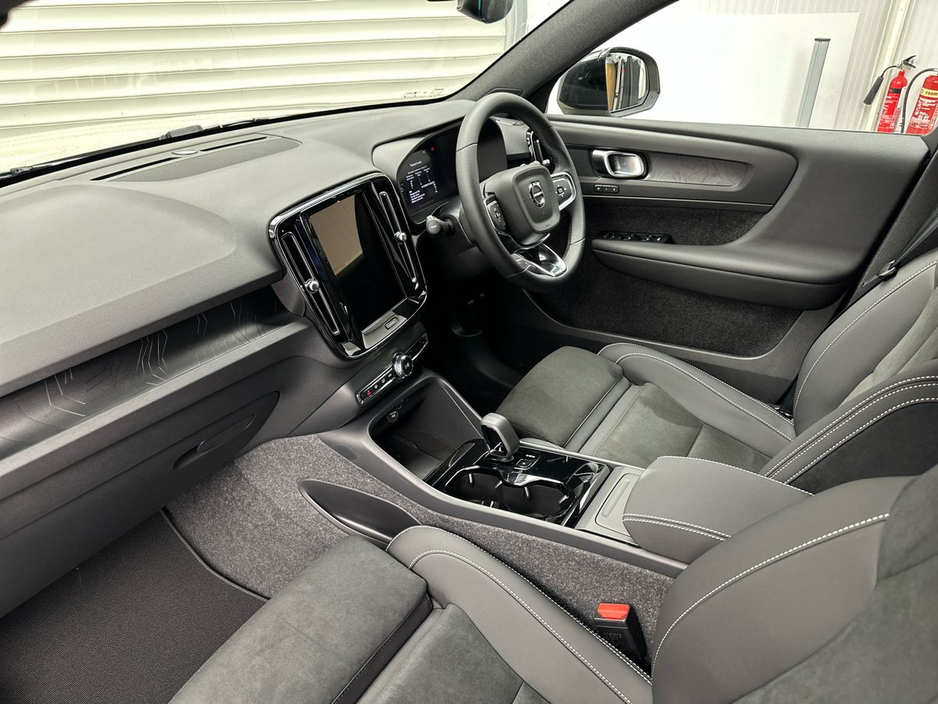 2026 Volvo EX40 - image 2