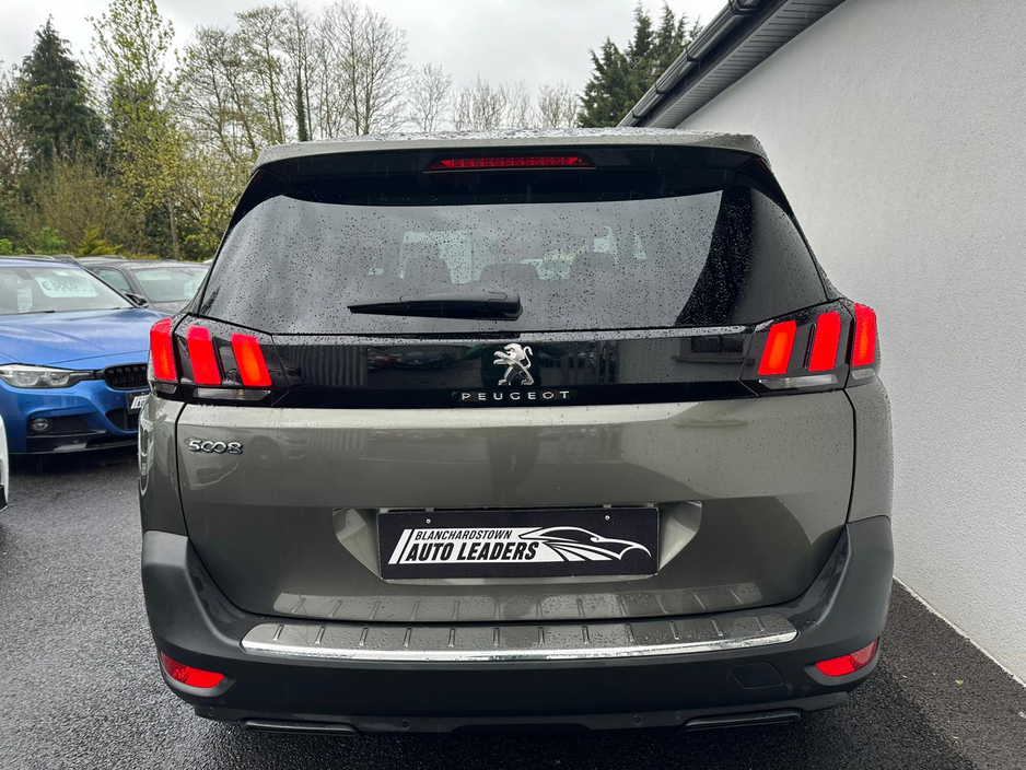 2019 Peugeot 5008 - image 6