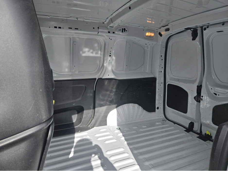 2023 Citroen Berlingo - image 8