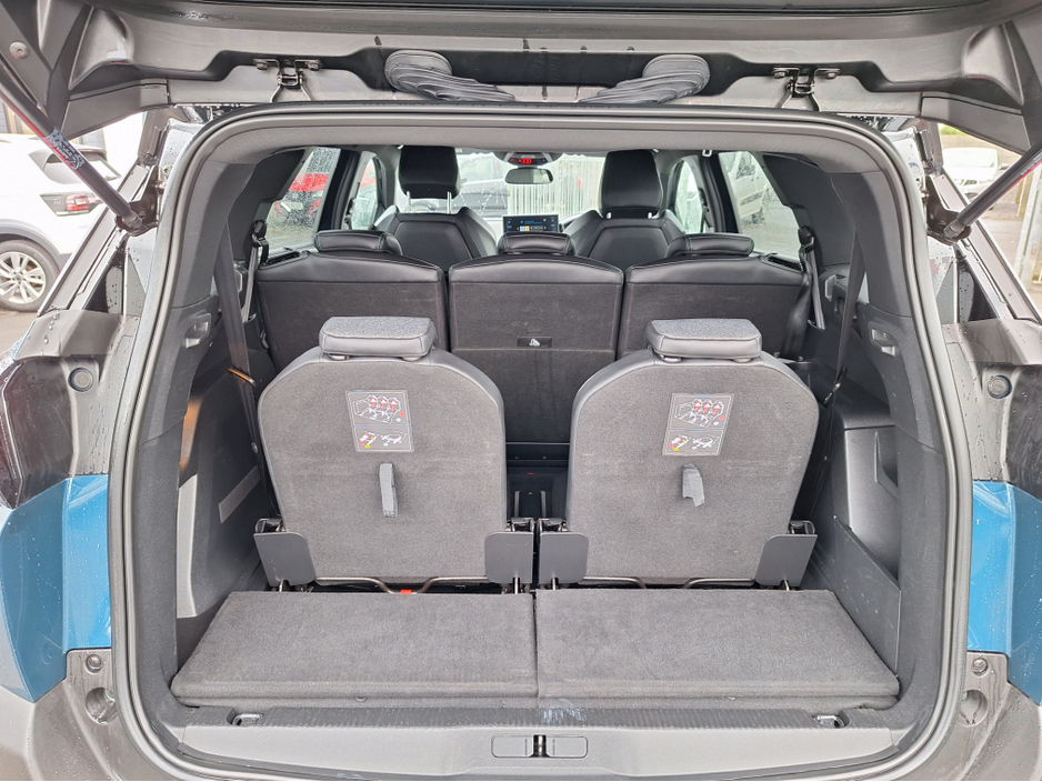 2023 Peugeot 5008 - image 12