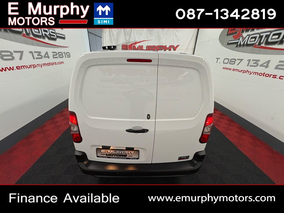 2022 Peugeot Partner - image 5