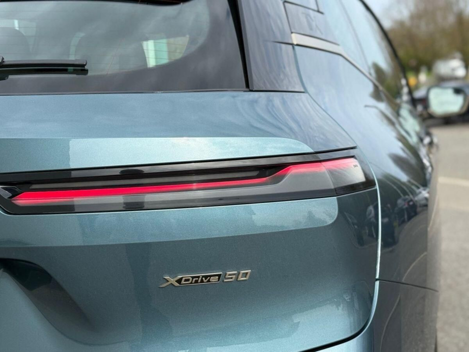 2022 BMW iX - image 18