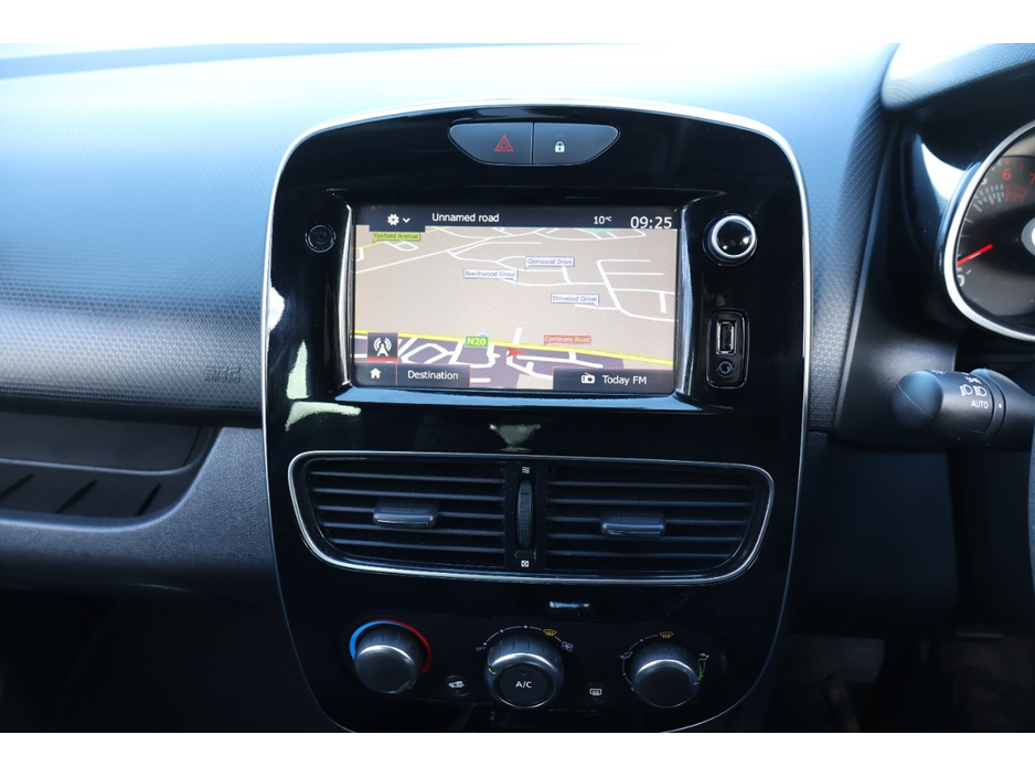 2017 Renault Clio - image 16