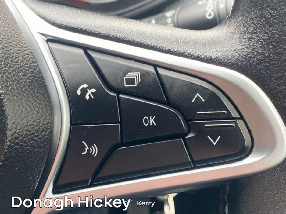 2022 Renault Clio - image 17