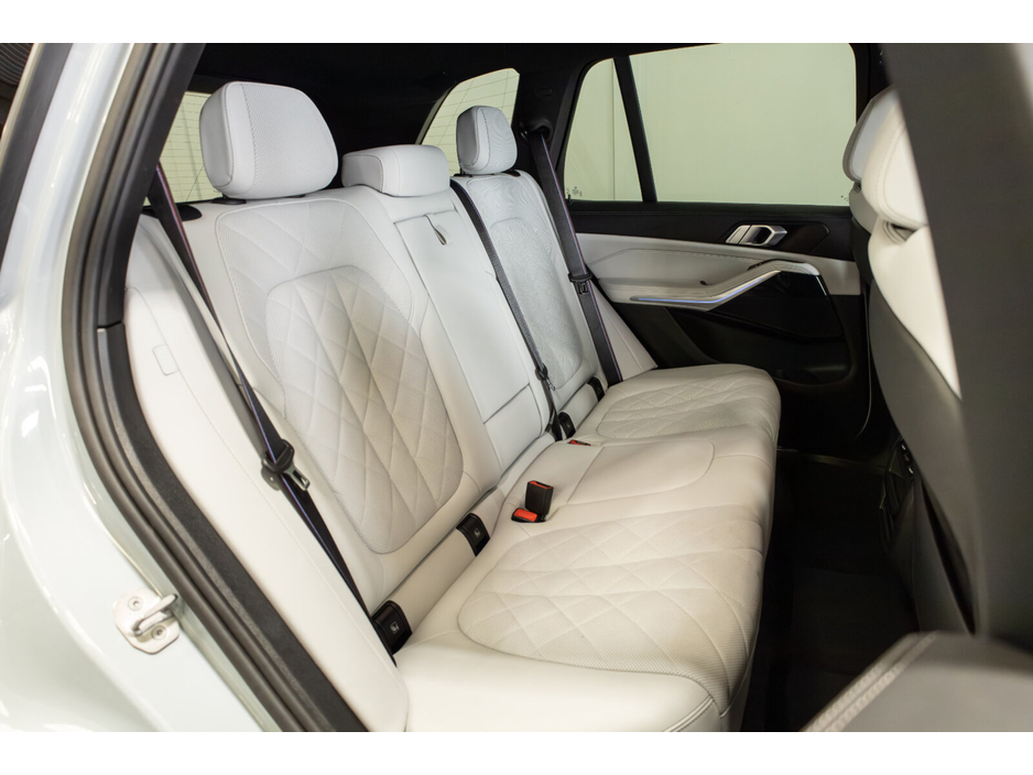 2024 BMW X5 - image 11