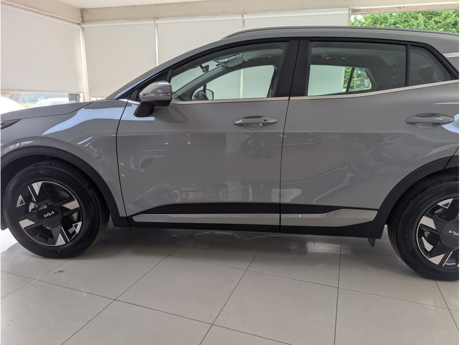 2026 Kia Sportage - image 2