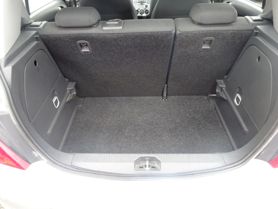 2010 Opel Corsa - image 9