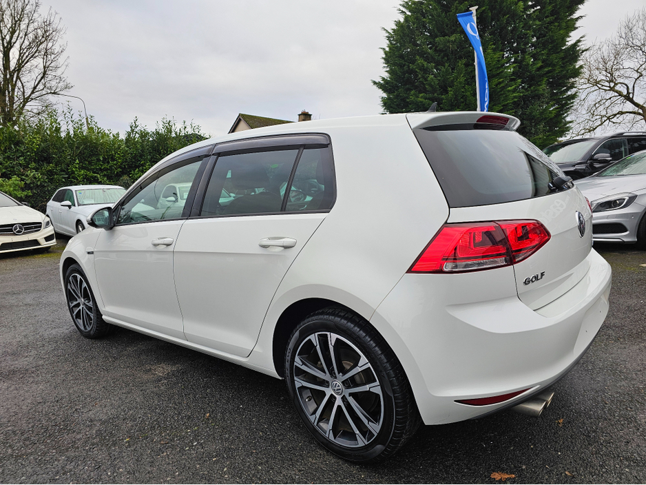 2014 Volkswagen Golf - image 11