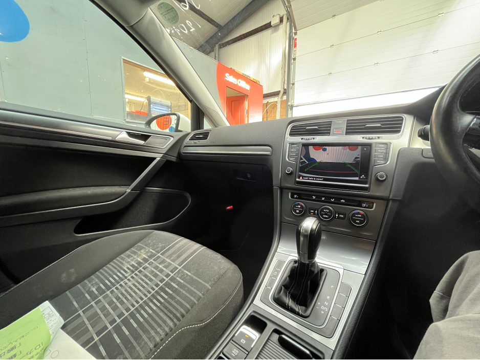 2015 Volkswagen Golf - image 10