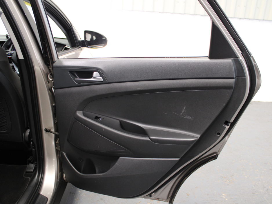 2017 Hyundai Tucson - image 28