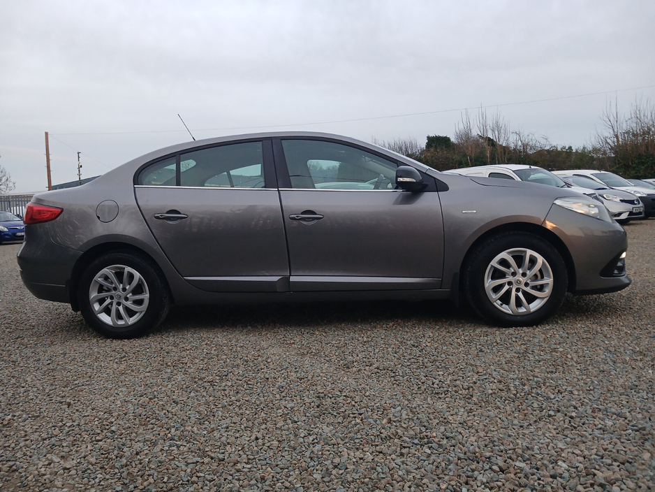 2015 Renault Fluence - image 8