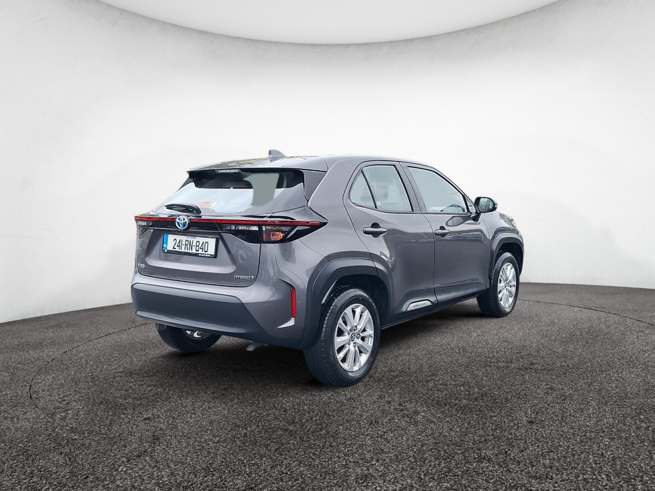 2024 Toyota Yaris Cross - image 5