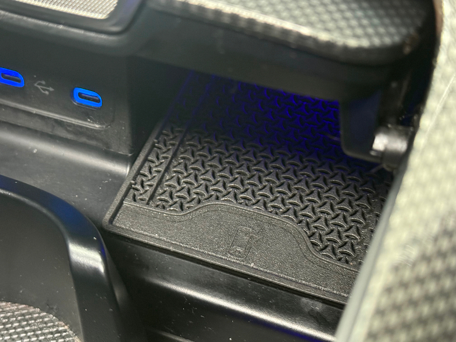 2024 Mercedes-Benz C Class C300E AMG LINE PREM PLUS *PAN ROOF* €54,990