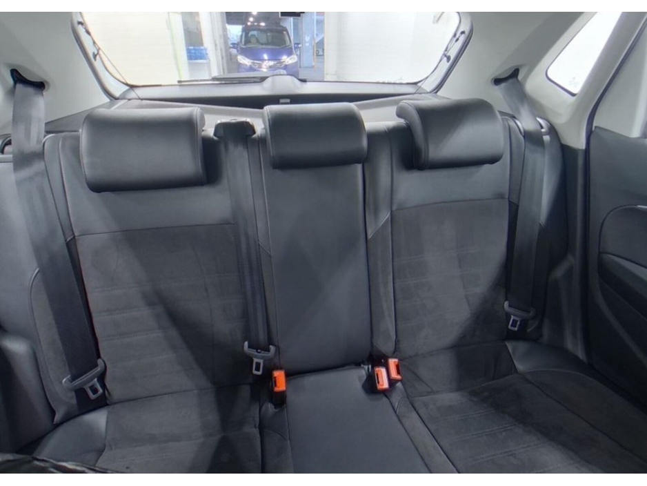 2016 Volkswagen Polo - image 9