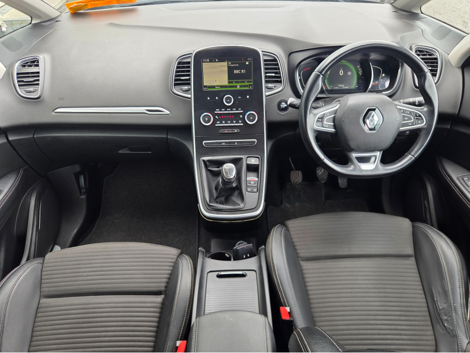 2017 Renault Grand Scenic - image 4