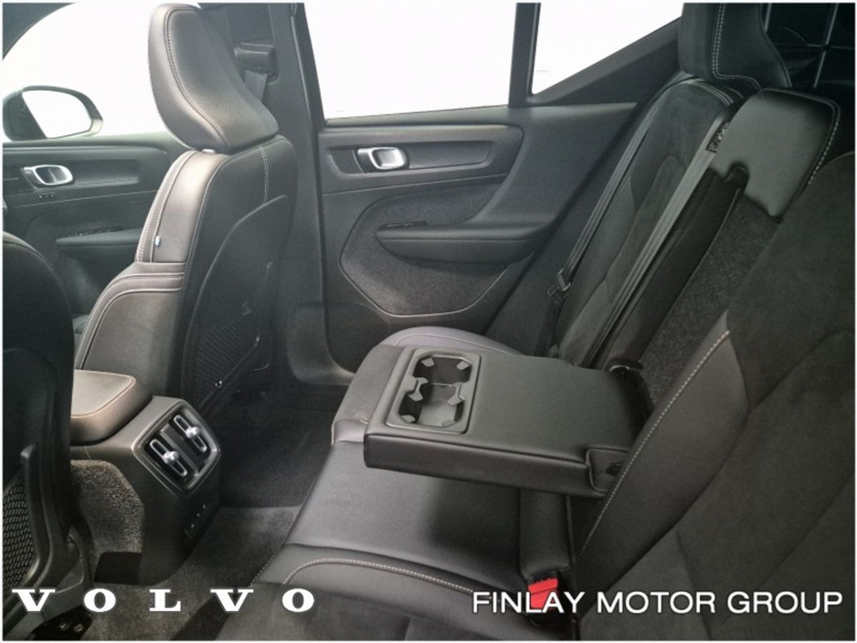 2022 Volvo XC40 - image 26