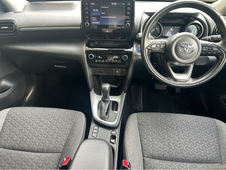 2023 Toyota Yaris Cross - image 6