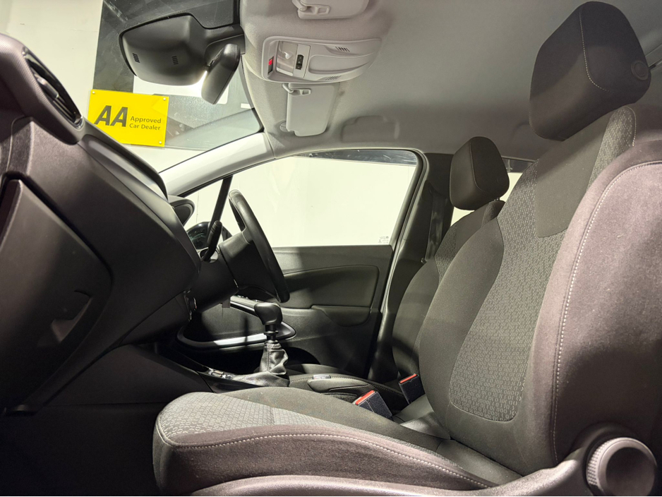 2022 Opel Crossland X - image 22