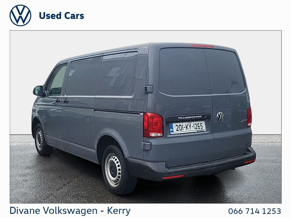2020 Volkswagen Transporter - image 3