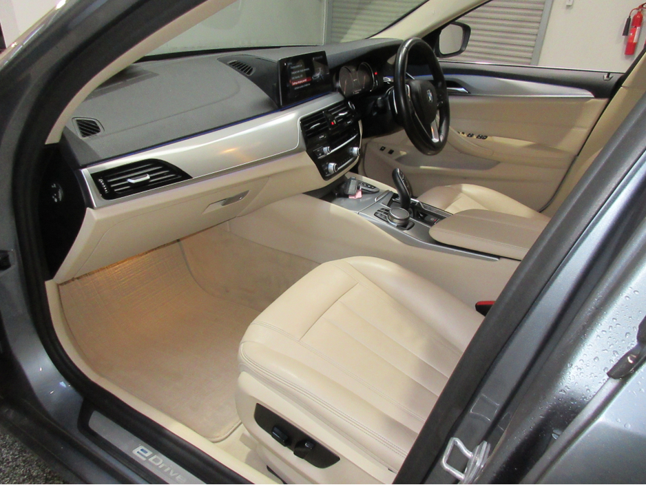 2018 BMW 5 Series - image 15