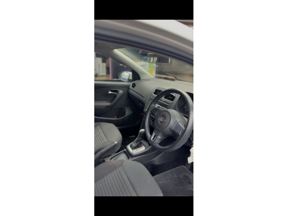 2014 Volkswagen Polo - image 7