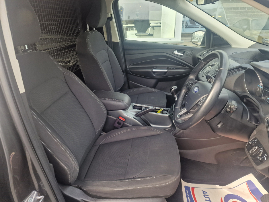 2019 Ford Kuga - image 16