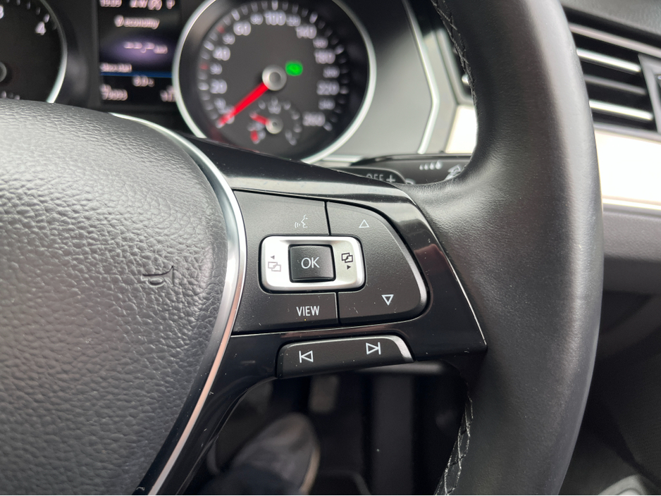 2019 Volkswagen Passat - image 25