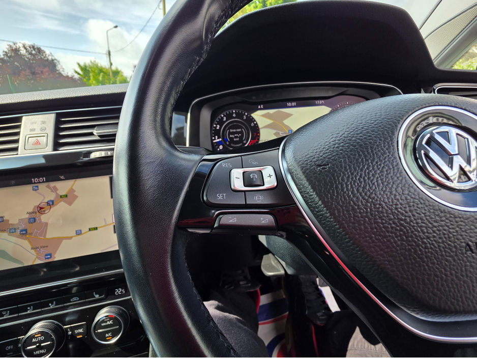 2020 Volkswagen Golf 1.4 FULL LEATHER SEATS ELECTRIC MEMORY SEATS  NAVI VIRTUAL CLOCKS ANDROID AUTO CARPLAY BLIND SPOT REAR TRAFFIC ASSIST ROAD SIGN RECOGNIZING  LANE ASSIST LOW TAX BAND €22,950