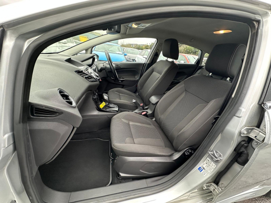 2016 Ford Fiesta - image 14