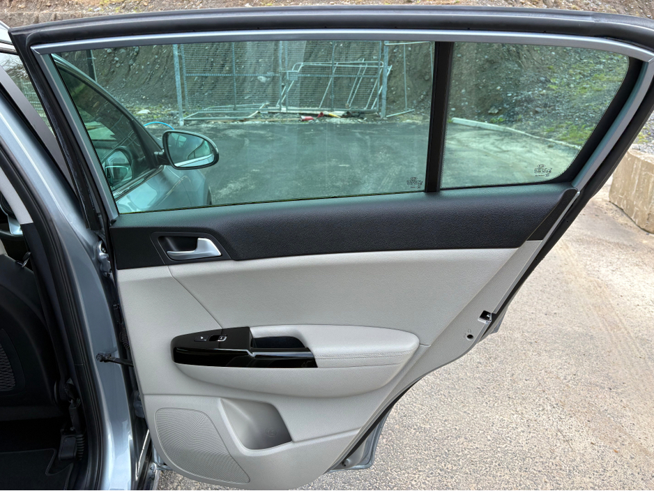 2021 Kia Sportage - image 16