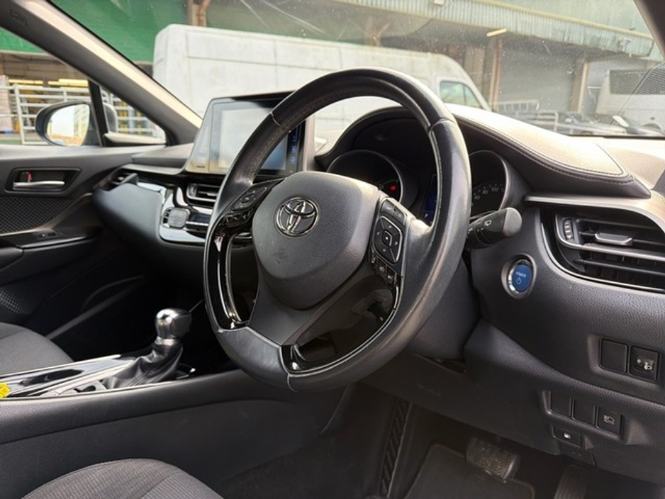 2019 Toyota C-HR - image 11