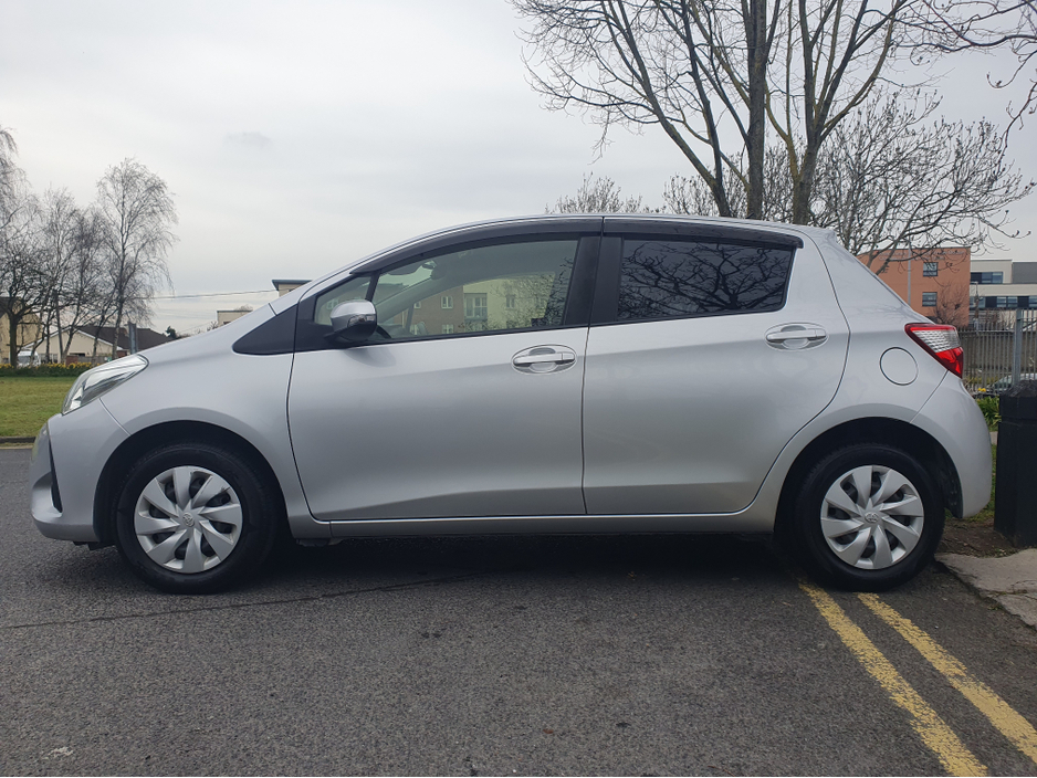 2018 Toyota Yaris - image 8