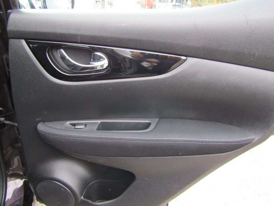 2014 Nissan Qashqai - image 21