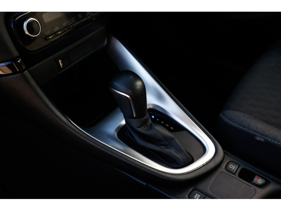 2021 Toyota Yaris - image 14