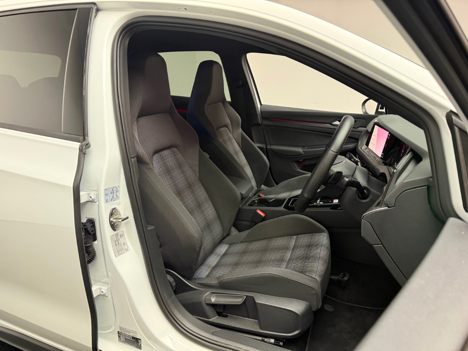 2024 Volkswagen Golf - image 12