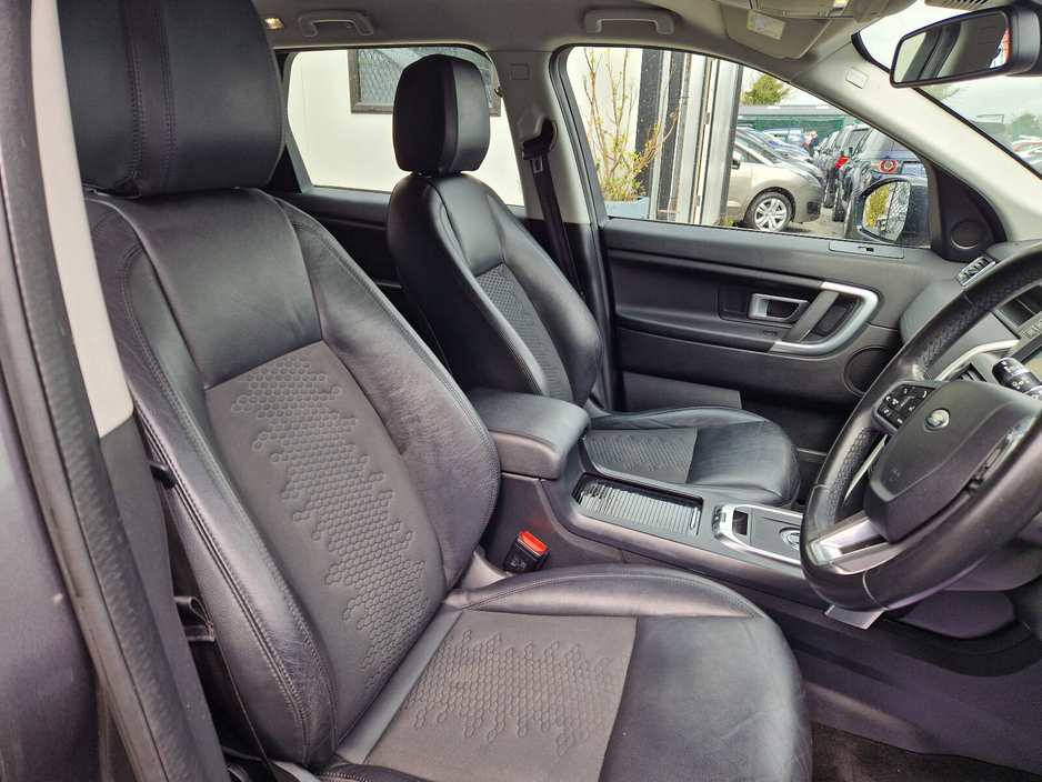 2019 Land Rover Discovery Sport - image 12