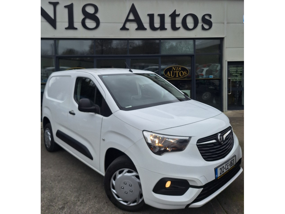 2021 Vauxhall Combo - image 2