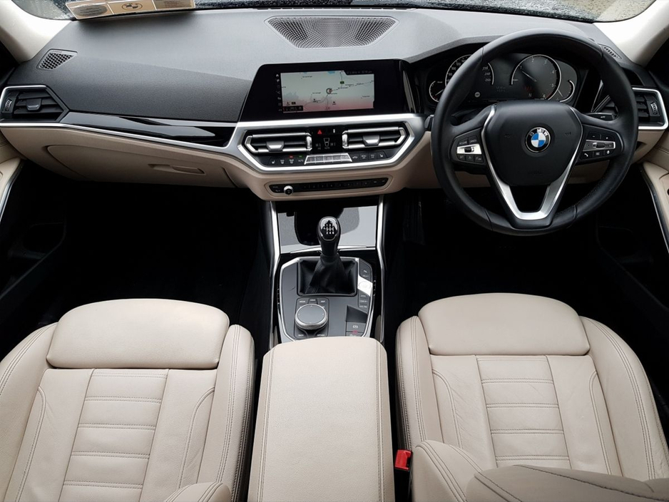 2019 BMW 3 Series - image 4