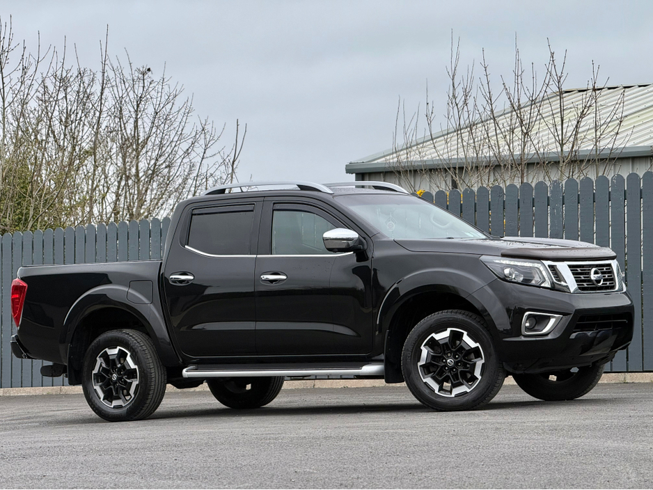 2019 Nissan Navara - image 3