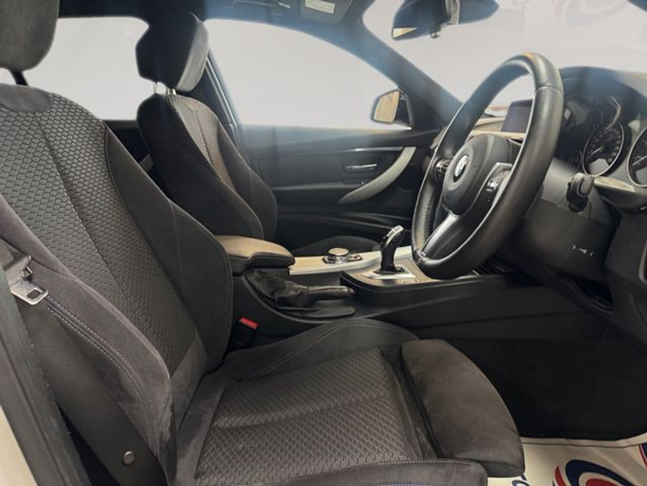 2016 BMW 3 Series - image 11