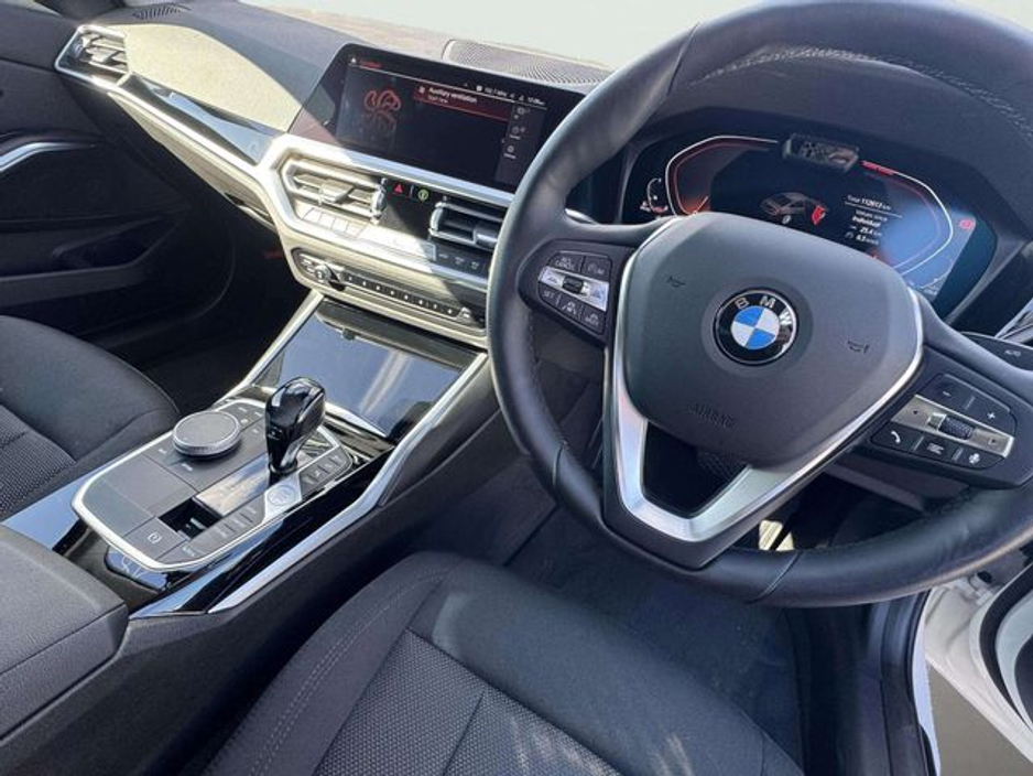 2020 BMW 3 Series - image 2