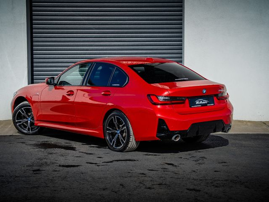 2024 BMW 3 Series - image 13